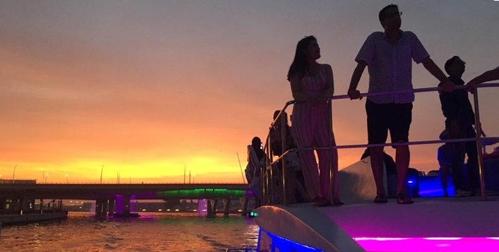 Catamaran dinner cruise with buffet